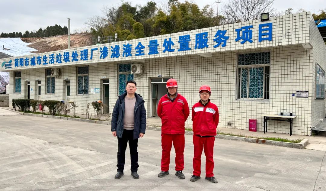 穿上“紅裝”，為平安站崗